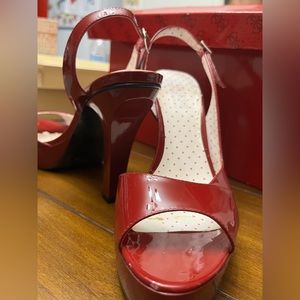 Brand: Guess, Size: 7, Color: Red